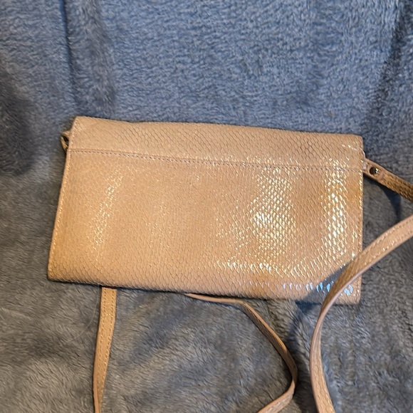 Danier Leather cream/beige purse - Picture 4 of 10